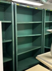 Groene metalen legkast