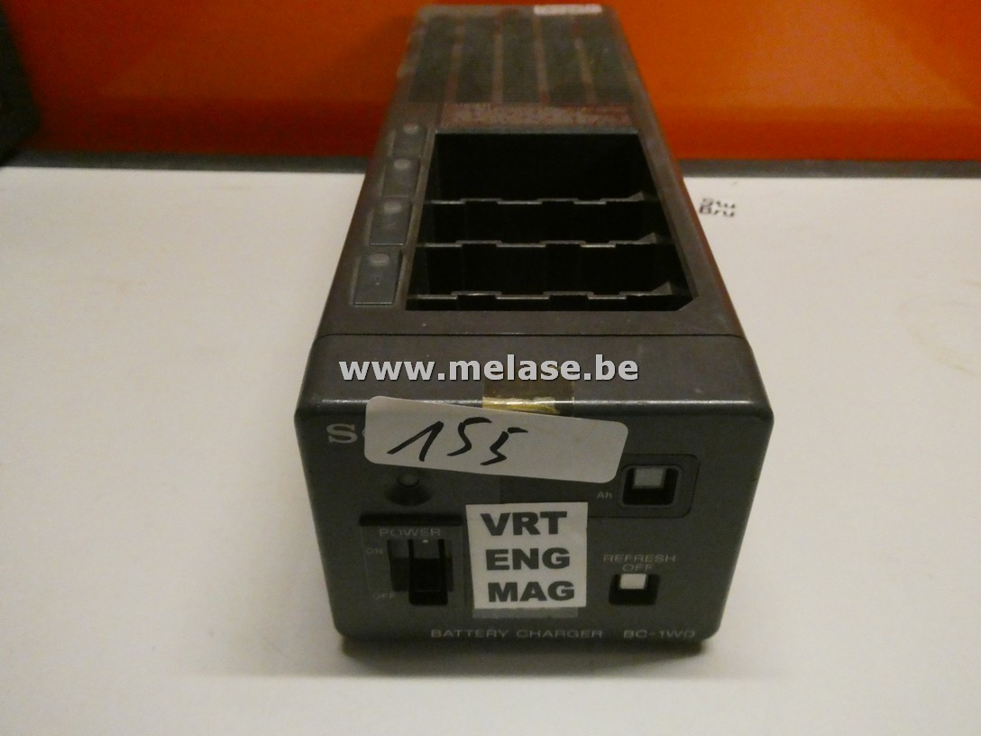 Battery Chargervoor 4 batterijen type: NP-1/1A/1B "Sony"