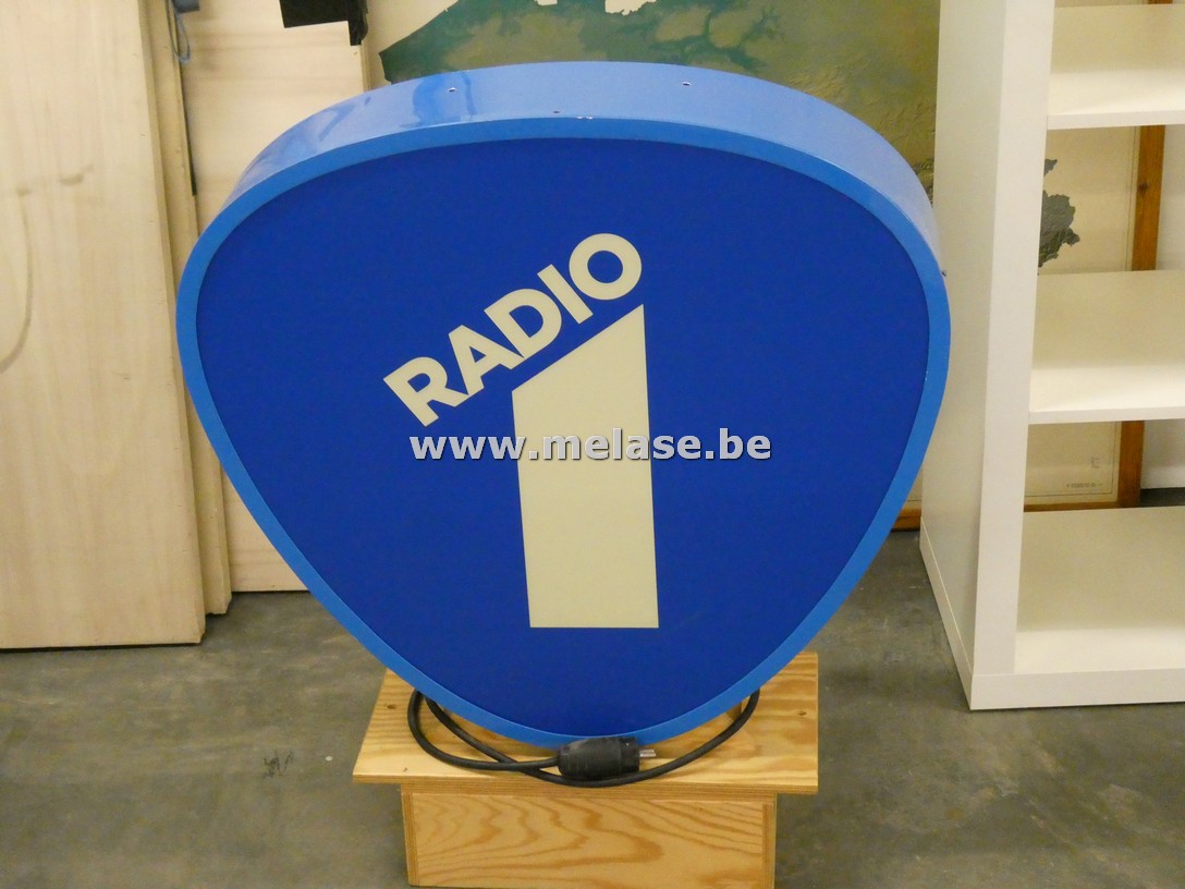 Reclamebord met verlichting "Radio 1"