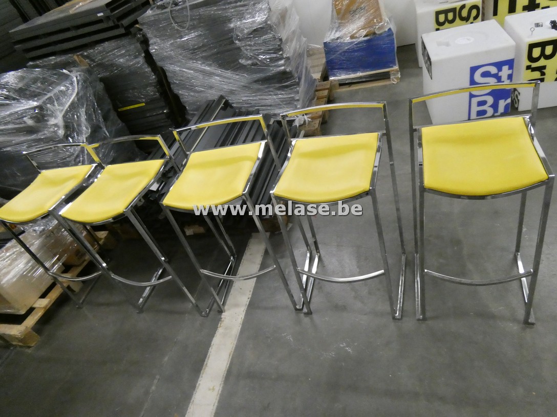 Metalen barkrukken "gele lederlook zit"