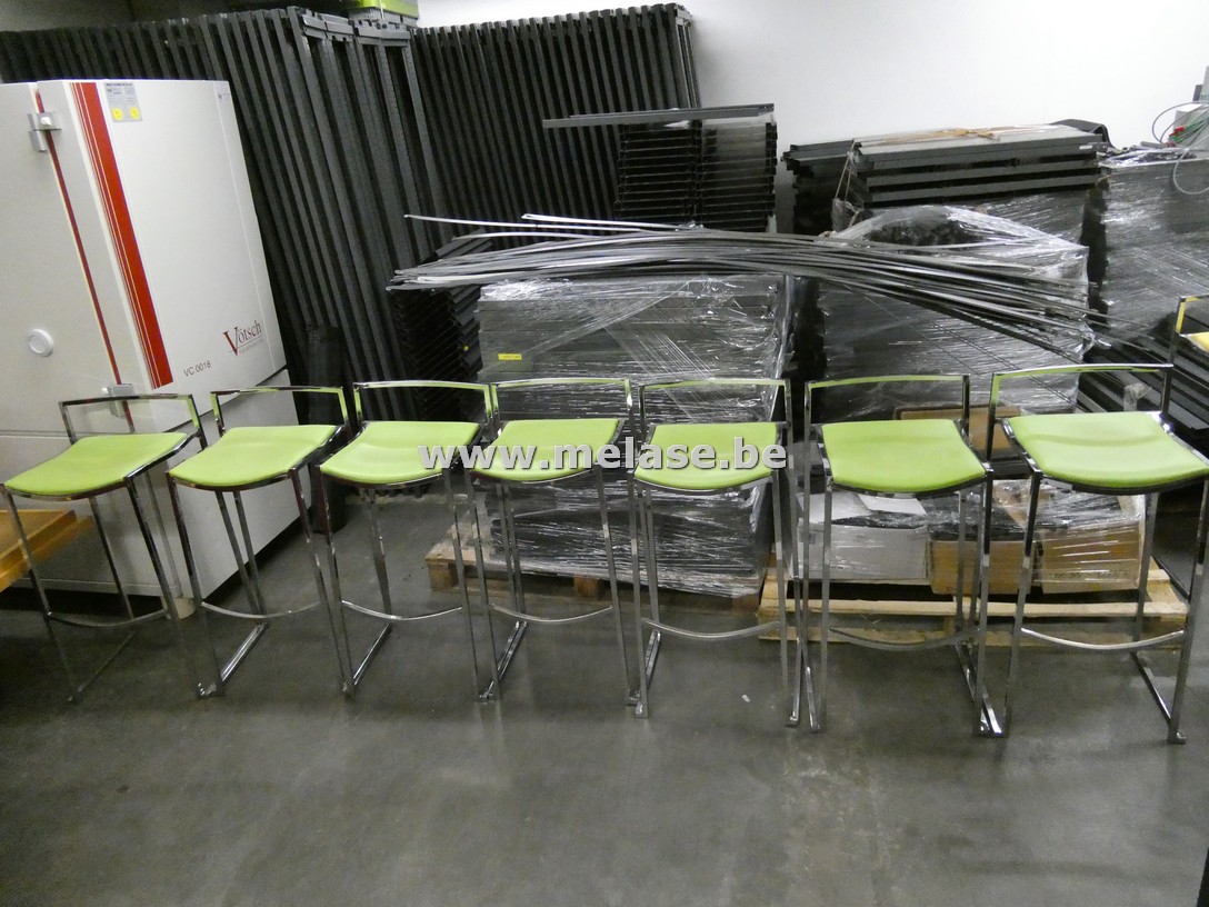 Metalen barkrukken "groene lederlook zit"