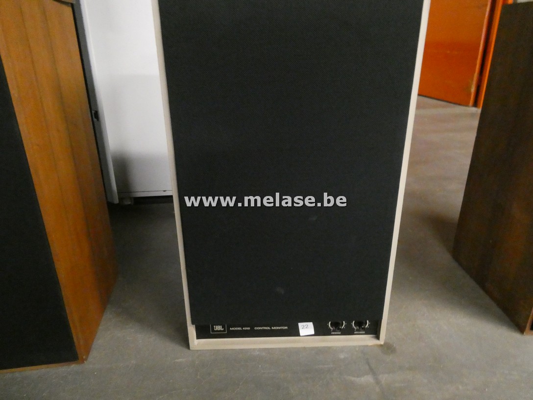 Control speaker "JBL"